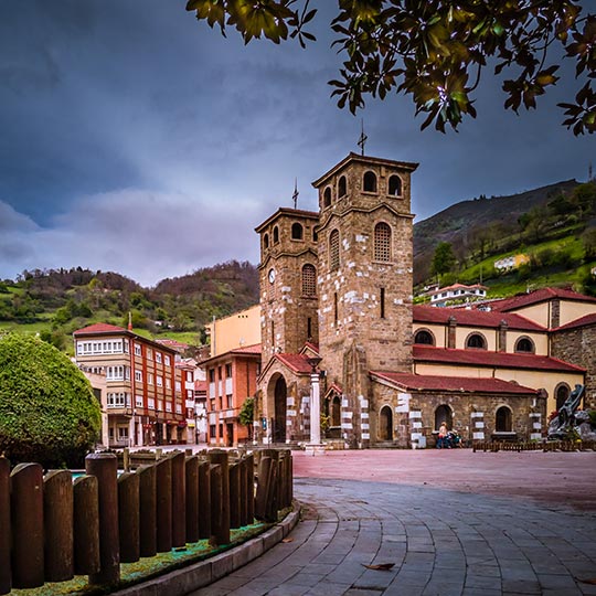  Moreda de Aller, localidad por la que discurre la ruta del río Aller en Asturias