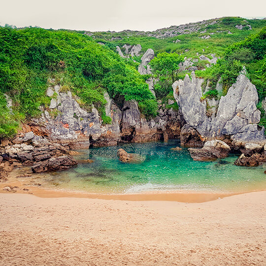 Praia Gulpiyuri, Astúrias