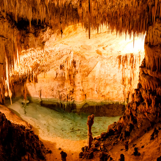 Vista dell'interno delle Grotte del Drach a Maiorca