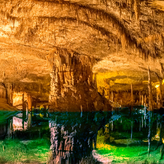 Vistas del interior de las Cuevas del Drach en Mallorca