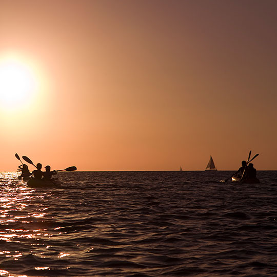 Piragüísmo al atardecer en Formentera (Islas Baleares)