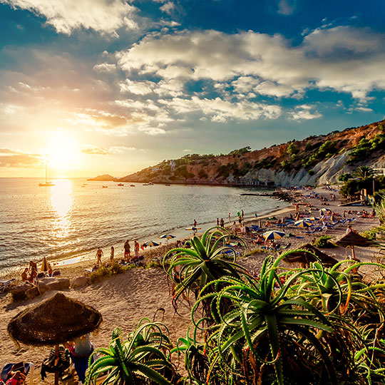 Vista de la playa de Cala d'Hort, Ibiza