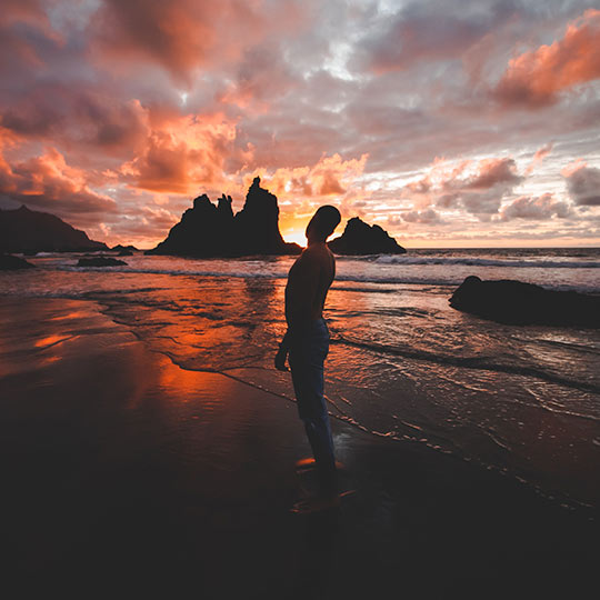  Vistas del atardecer en la playa de Benijo, Tenerife