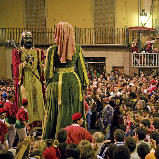 Gigantes durante la fiesta de La Patum de Berga