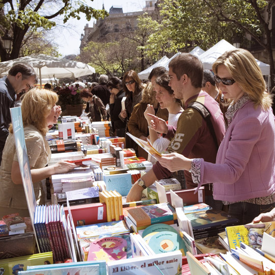 Book stall on Sant Jordi's day in the Rambla de Catalunya