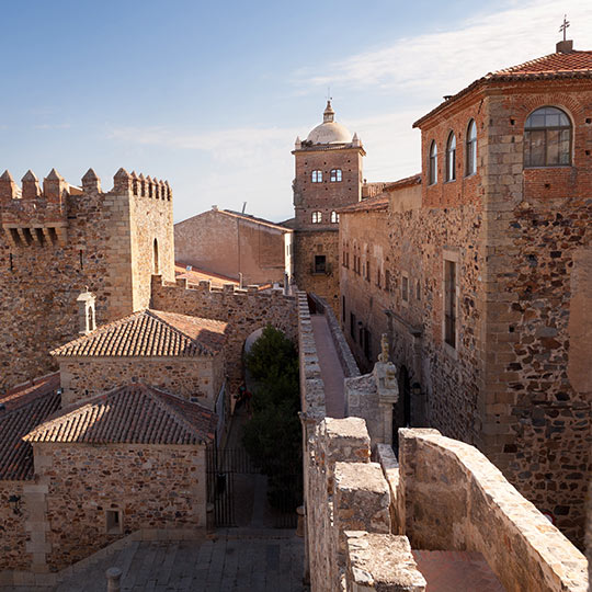 Passeio pelas muralhas de Cáceres