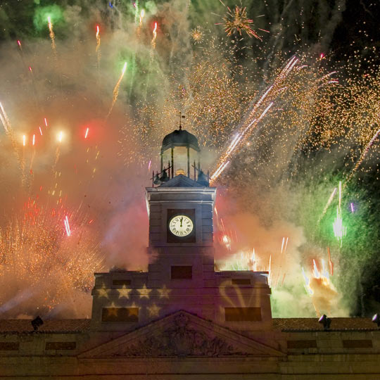 Silvester auf dem Platz Puerta del Sol in Madrid