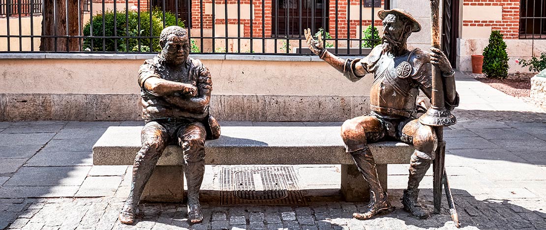 Esculturas de Don Quijote y Sancho Panza en la Casa Natal de Cervantes