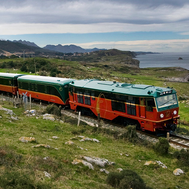 Поезд Expreso de la Robla