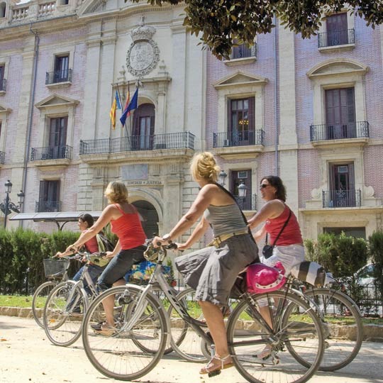 Cicloturismo en las calles de Valencia