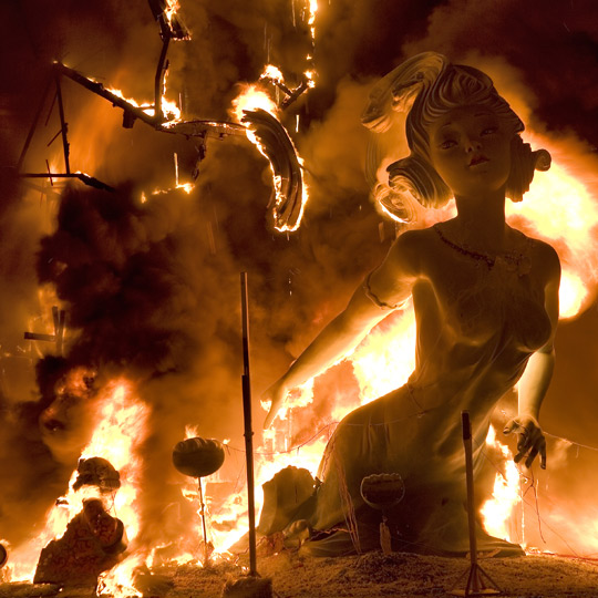 Falò durante Las Fallas di Valencia