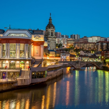 Veduta di Bilbao e del mercato della Ribera, Paesi Baschi