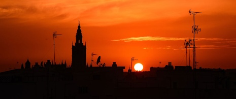 アンダルシア州セビージャの夕暮れ