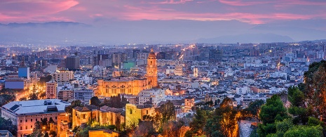 Un coucher de soleil au château de Gibralfaro à Malaga, Andalousie