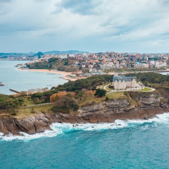 Vista de Santander y de El Palacio de la Magdalena