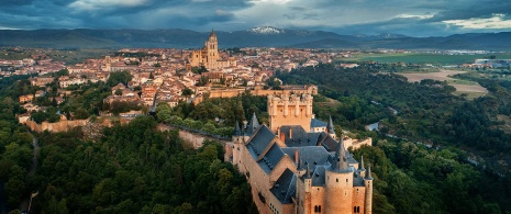 Vista do Alcázar e da cidade de Segóvia, em Castilla y León