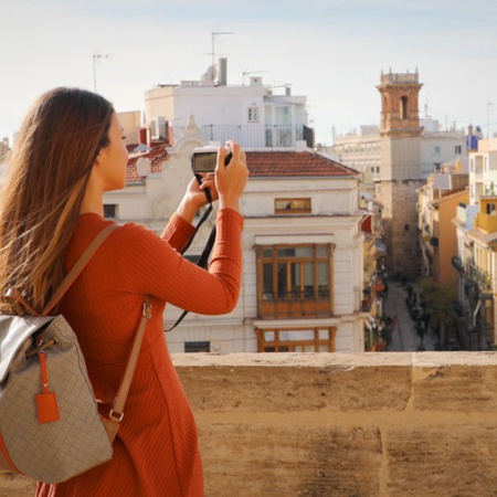 Turista tomando uma fotografia de Valência