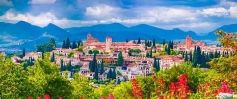 Blick auf das Albaicín-Viertel in Granada, Andalusien