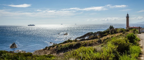 Bucht von Algeciras mit Gibraltar und Leuchtturm, Andalusien