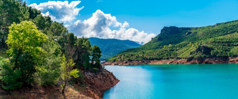 Vista del embalse del Tranco en Jaén, Andalucía