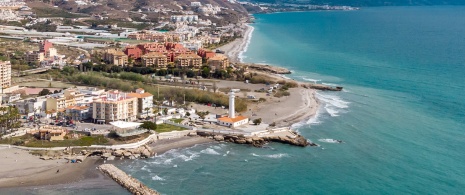 Ansicht des Leuchtturms von Torrox in Malaga, Andalusien