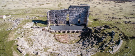 Ruiny rzymskiego teatru Acinipo