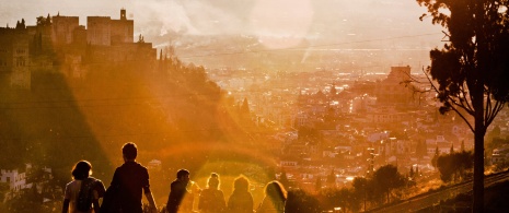  Vista da Alhambra do bairro de Sacromonte, em Granada