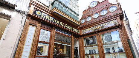 Tienda de relojes centenaria, El Cronómetro, en Sevilla