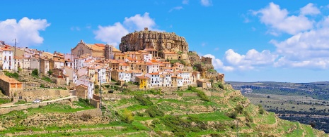 Ausblick auf das mittelalterliche Dorf Ares del Maestrat, Castellón.