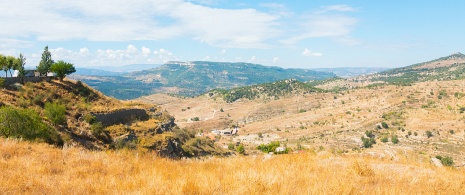 Charakteristische Landschaft des Maestrazgo, Trockenland, Hügel und Berge.