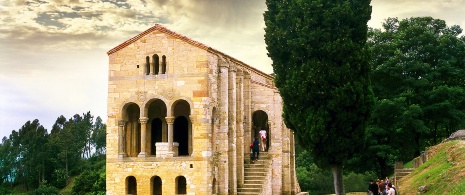 Chiesa di Santa María del Naranco, arte preromanica delle Asturie