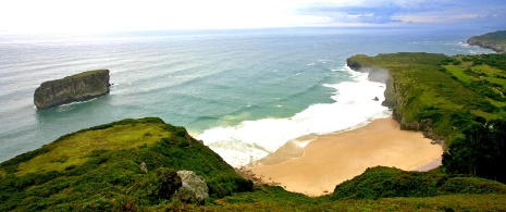 Praia de Ballona, em Llanes