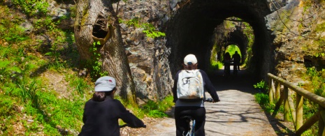 Cicloturisti lungo il percorso dell