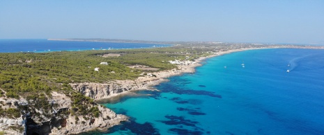 Widok z lotu ptaka na Camí de Sa Pujada de Es Calò na Formenterze na Balearach