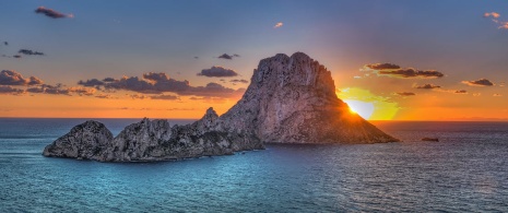 Blick auf Es Vedrà von der Cala d