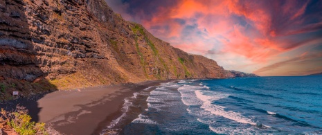 Entardecer na praia dos Nogales de Puntallana em La Palma, Ilhas Canárias