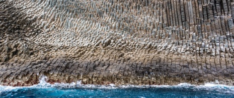 カナリア諸島ラ・ゴメラ島のバジェエルモソ北海岸にあるロス・オルガノス細部