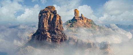 Vista del Roque Bentayga y del Roque Nublo en Gran Canaria, Islas Canarias