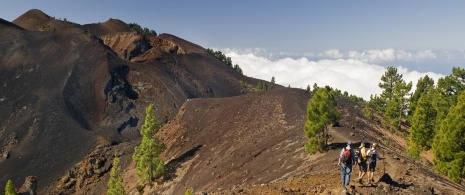 Caminhantes no Roteiro dos Vulcões de La Palma, Ilhas Canárias