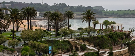 Widok na punkt widokowy Jardines de Piquío, Santander