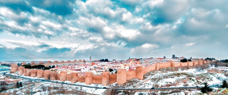 Veduta di Avila innevata