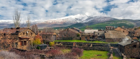 Widok na szczyt Ocejón z El Espinar w Guadalajarze, Kastylia-La Mancha