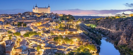 Toledo in der Abenddämmerung vom Aussichtspunkt El Valle