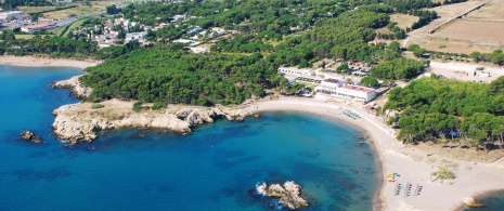 Vista da praia de Portitxol em La Escala, Girona (Catalunha)