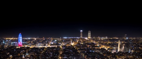 Vue de Barcelone avec la tour Glòries (anciennement tour Agbar)