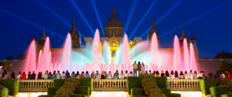 Veduta della Fontana Magica e del Museo Nazionale a Barcellona, Catalogna