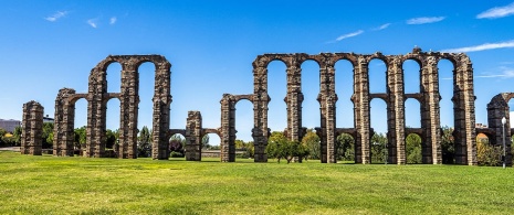 Widok na Akwedukt los Milagros w Meridzie w Badajoz, Estremadura