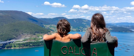 Banco en el mirador de Campo da Rata de Cedeira en Pontevedra, Galicia