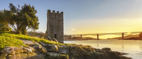 Widok szczegółowy Torres de Oeste w miejscowości Catoira na terenie Pontevedry (Galicja)