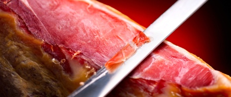 Corte de jamón serrano a cuchillo